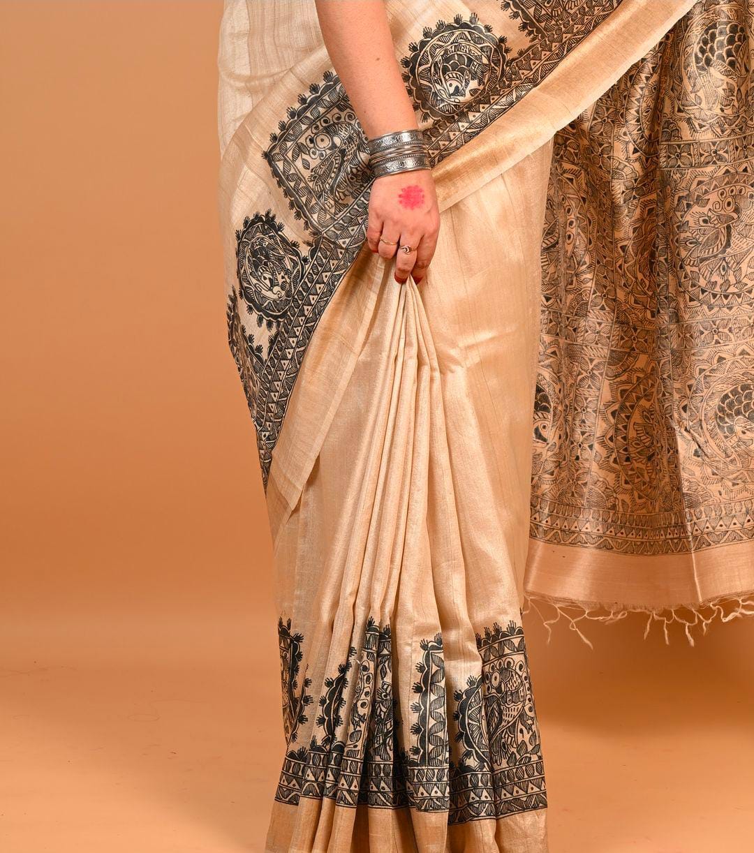 Festive Wear Guide: Drape Elegance with Handloom Sarees and Dupattas