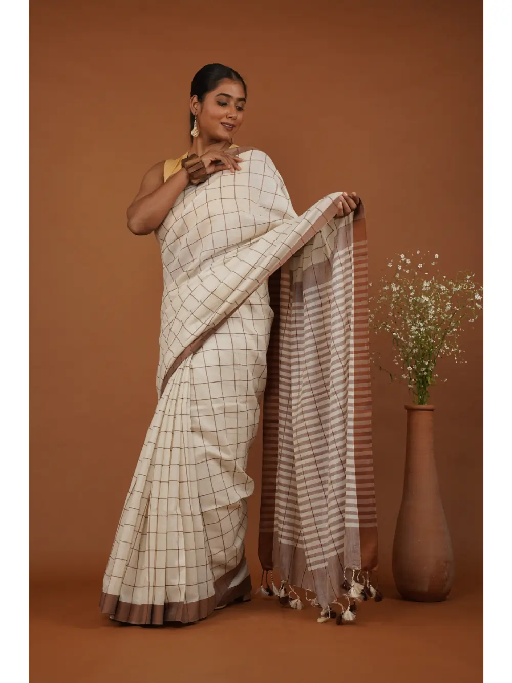 MriduRekha Handwoven Cotton Saree - Ivory & Cocoa